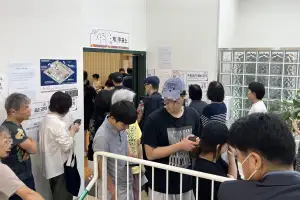 새벽부터 줄 선 유권자들…“물가·집값 잡는 일꾼 뽑으러 왔죠”