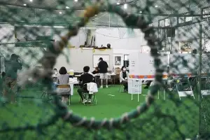 야구 훈련장, 투표소로 변신