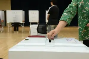 [속보] 민주 11곳·국힘 1곳 승리, 경합 4곳…방송3사 출구조사