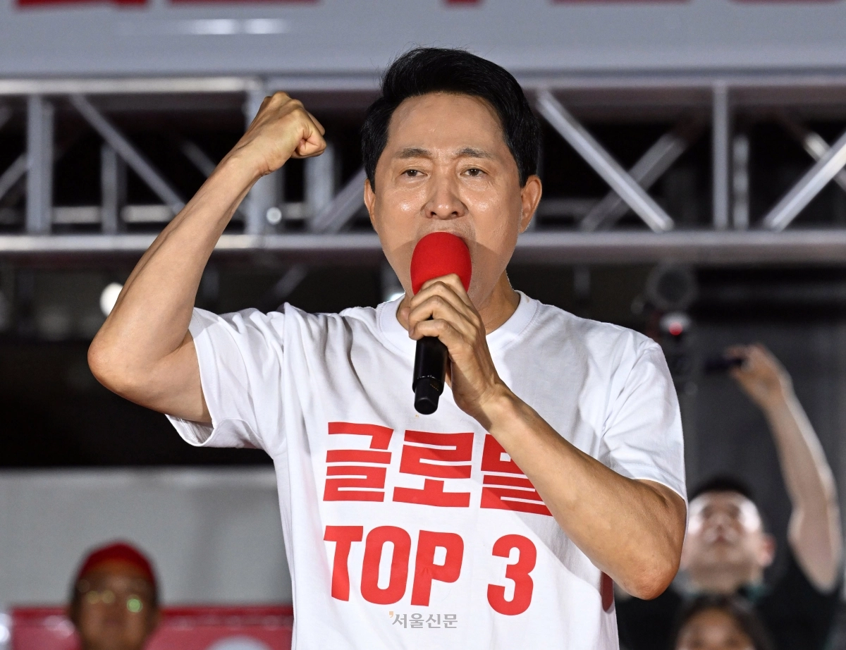 6·3 지방선거를 하루 앞둔 2일 오세훈 국민의힘 서울시장 후보가 서울 서대문구 신촌역 스타광장에서 마지막 유세를 하고 있다. 2026.6.2. 도준석 전문기자