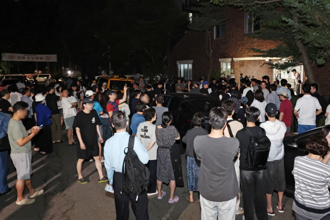 [속보] 靑, 투표지 부족 사태에 “선관위가 대응해야 할 문제”