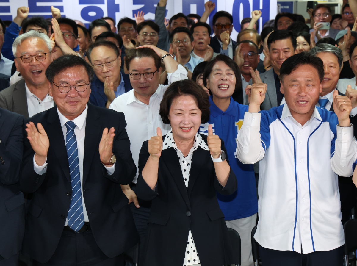 추미애(가운데) 더불어민주당 경기도지사 후보