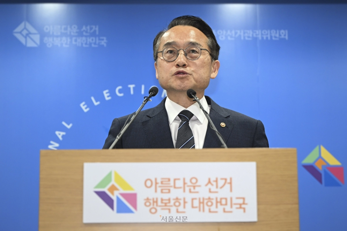 허철훈 중앙선거관리위원회 사무총장이 3일 제9회 전국동시지방선거에서 발생한 투표용지 부족 사태와 관련해 대국민 사과를 하고 있다. 2026.6.3 이지훈 기자