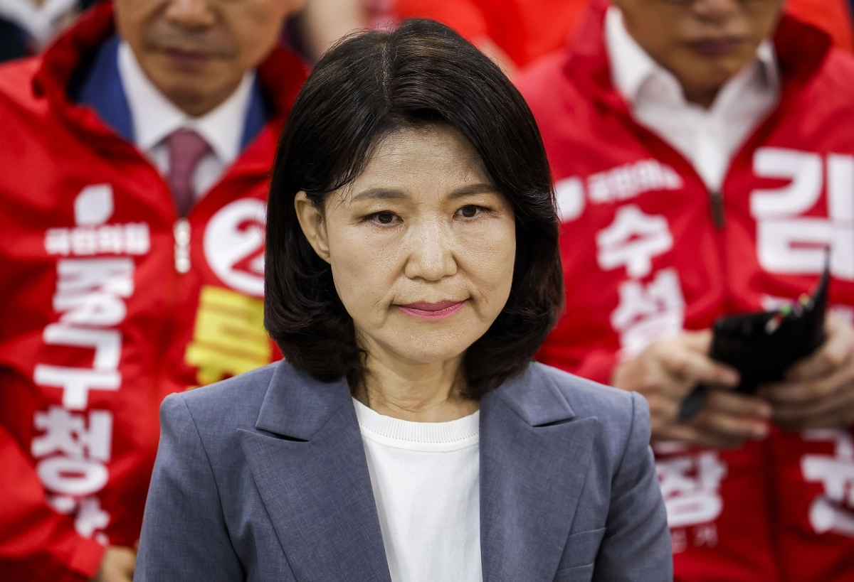 출구조사 지켜보는 이진숙