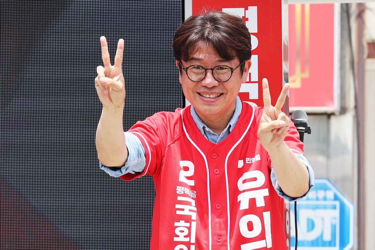 경기 평택을 국회의원 재선거에 출마한 국민의힘 유의동 후보가 2일 경기도 평택시 안중읍에서 지지를 호소하고 있다. 2026.6.2. 연합뉴스