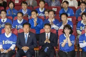 민주, 초반 영남 선전에 환호… “정부에 힘 실어준 것”