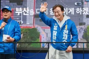 접전 부산시장 전재수 당선 확실…“변화 택한 시민 뜻 무겁게 받들겠다”