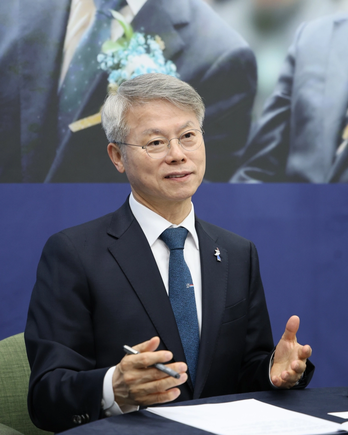 민형배 전남광주통합특별시장 당선인이 3일 밤늦게 광주 선거사무소에서 향후 정책 방향과 비전을 설명하고 있다. 민형배 선거사무소 제공