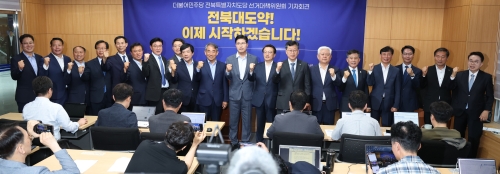 더불어민주당 당선인들. 뉴스1