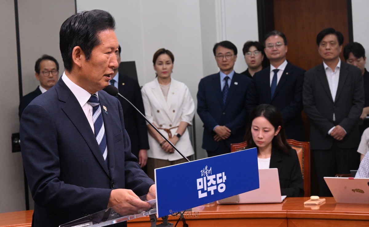 정청래  더불어민주당 총괄상임선대위원장이 4일 국회에서 기자회견을 열고 있다. 2026.6.4 안주영 전문기자