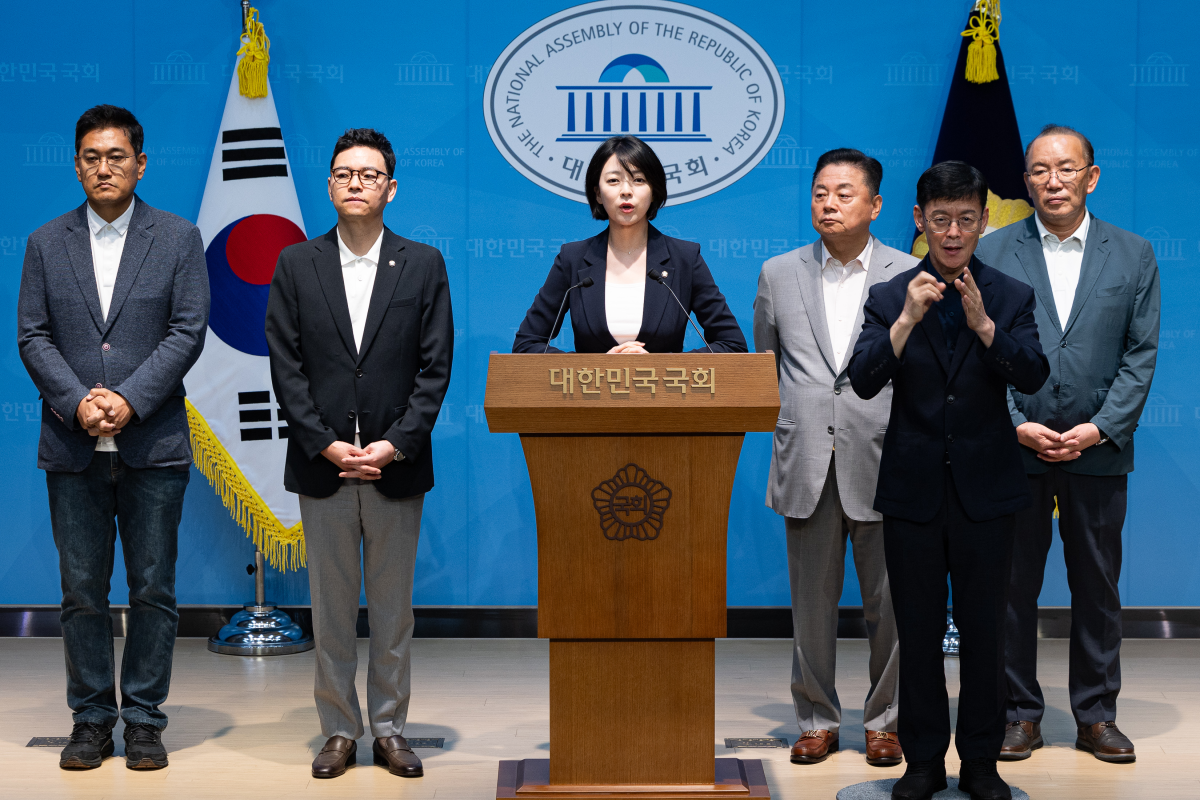 배현진 국민의힘 서울시당위원장이 4일 서울 여의도 국회 소통관에서 오세훈 서울시장 후보 승리 및 선관위 투표용지 부족 사태 등 현안 기자회견을 하고 있다. 뉴스1