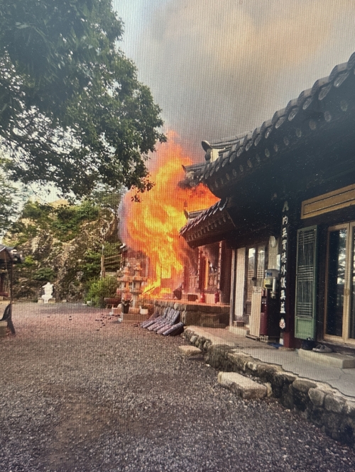 경북 경주시 서면 천촌리 주사암에서 4일 발생화 화재. 경북소방본부 제공