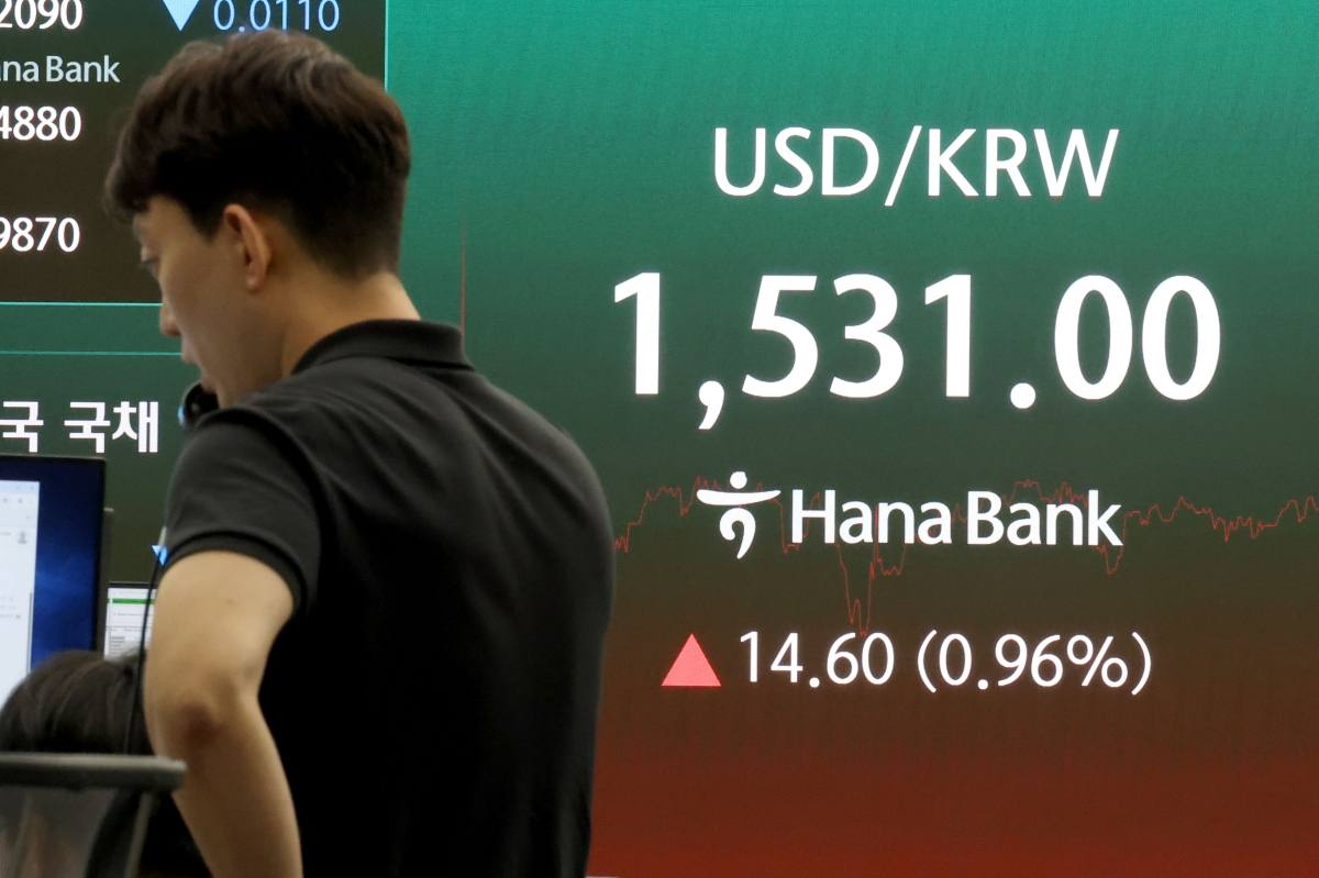 4일 서울 중구 하나은행 딜링룸 현환판에 원달러 환율이 전 거래일 대비 14.60원(0.96%) 상승한 1531.00원에 거래되고 있다. 이날 서울 외환시장에서 원달러 환율은 1530.0원에 거래를 시작해 1529.7원에 마감했다. 2026.6.4 뉴스1
