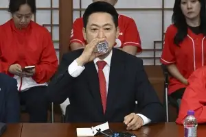 장동혁 “당원과 새 길” 사퇴 일축… 당내 “주말까지 거취 정하라”