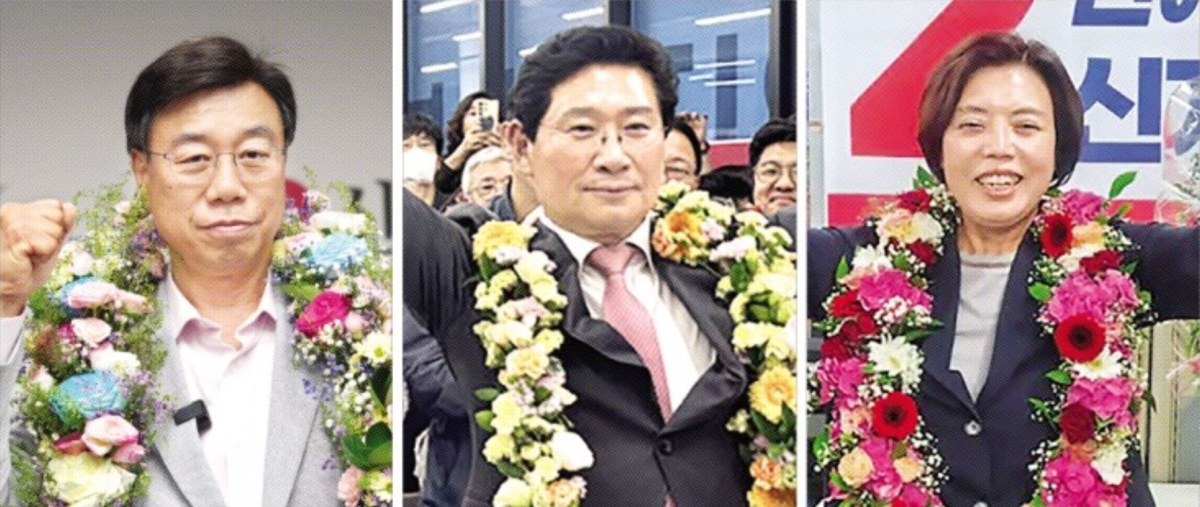 6·3 지방선거에서 국민의힘 소속으로 연임에 성공한 신상진(왼쪽부터) 경기 성남시장 당선인과 이상일 용인시장 당선인, 신계용 과천시장 당선인이 4일 각각 선거사무소에서 화환을 목에 걸고 지지자들의 환호에 인사하고 있다. 각 후보  캠프 제공