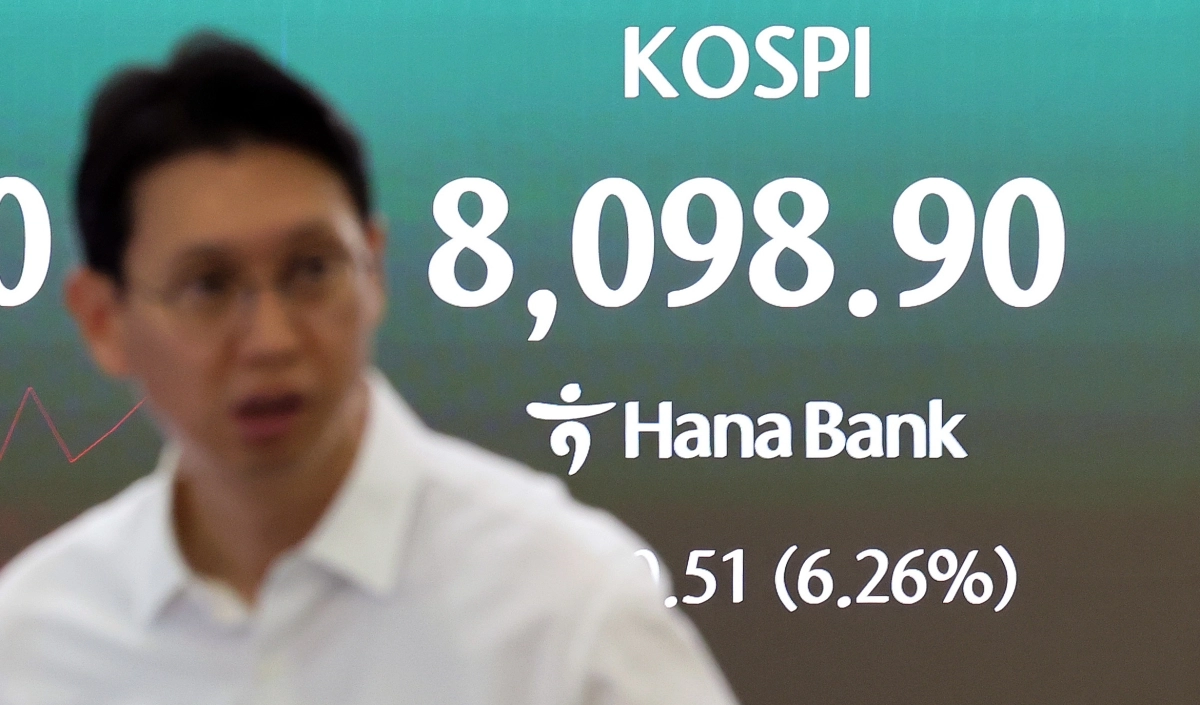 코스피 매도 사이드카 발동…8100선 붕괴