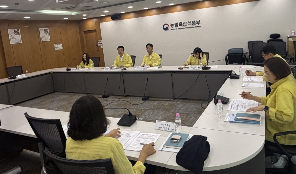 농림축산식품부가 5일 농촌진흥청, 지방자치단체 등 관계기관과 함께 과수화상병 점검회의를 개최하고 있다. 농림축산식품부 제공