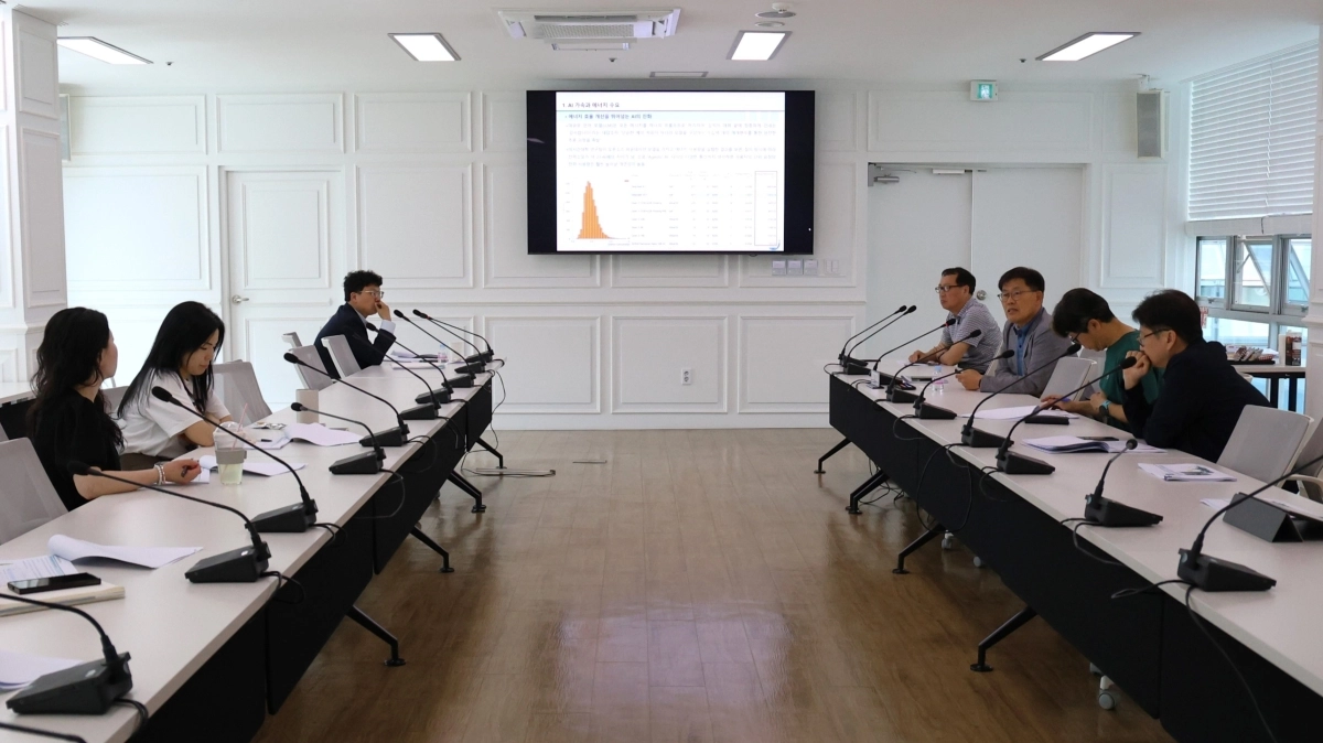 5일 경남연구원이 개최한 ‘AI·에너지 전환 콜로키움’ 모습. 2026.6.5. 경남연구원 제공