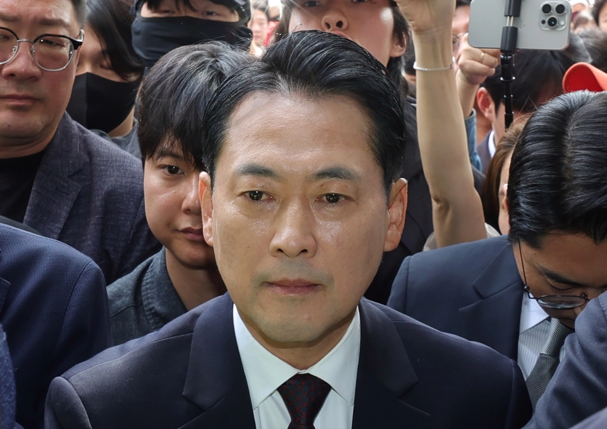 장동혁 국민의힘 대표가 5일 오전 전국동시지방선거 송파구 개표소인 서울 송파구 올림픽공원 핸드볼경기장에 항의 방문하고 있다. 연합뉴스
