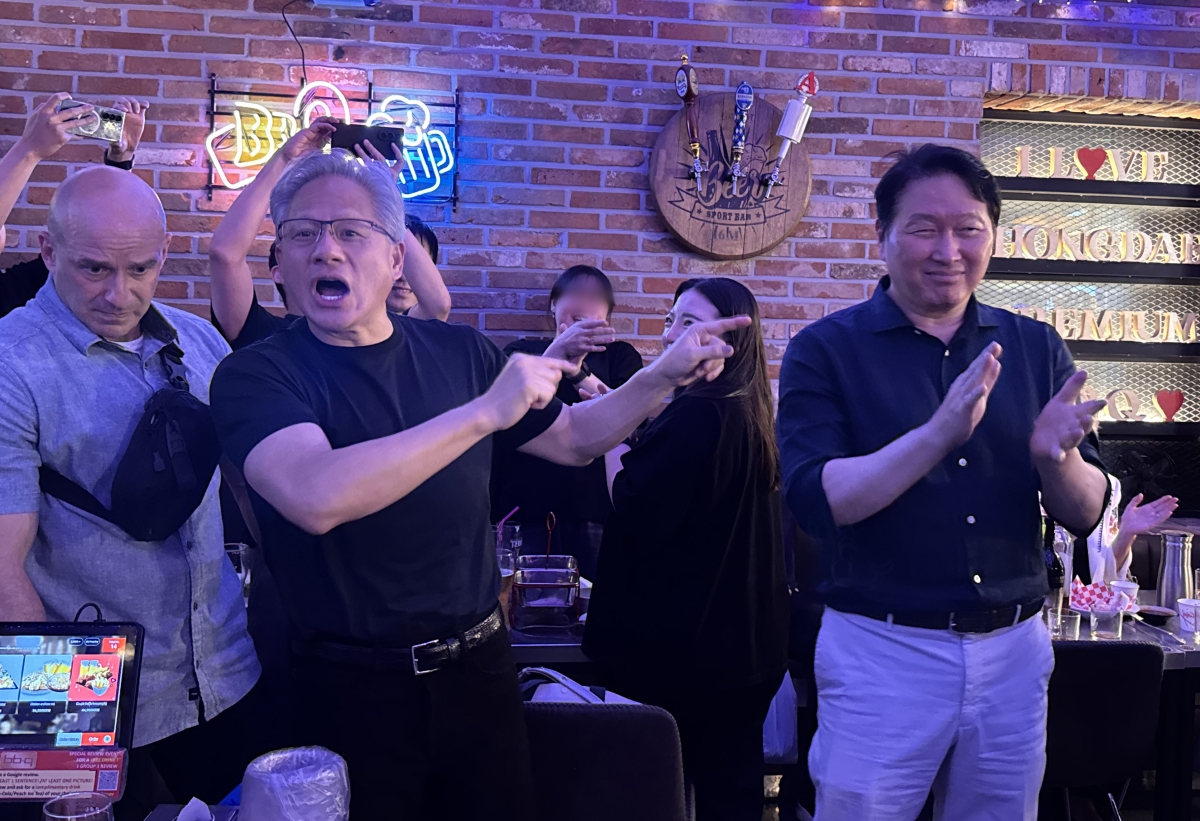 치킨집 찾은 젠슨 황 CEO