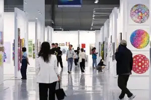 중저가 작품들 약진…신예의 실험 통했다