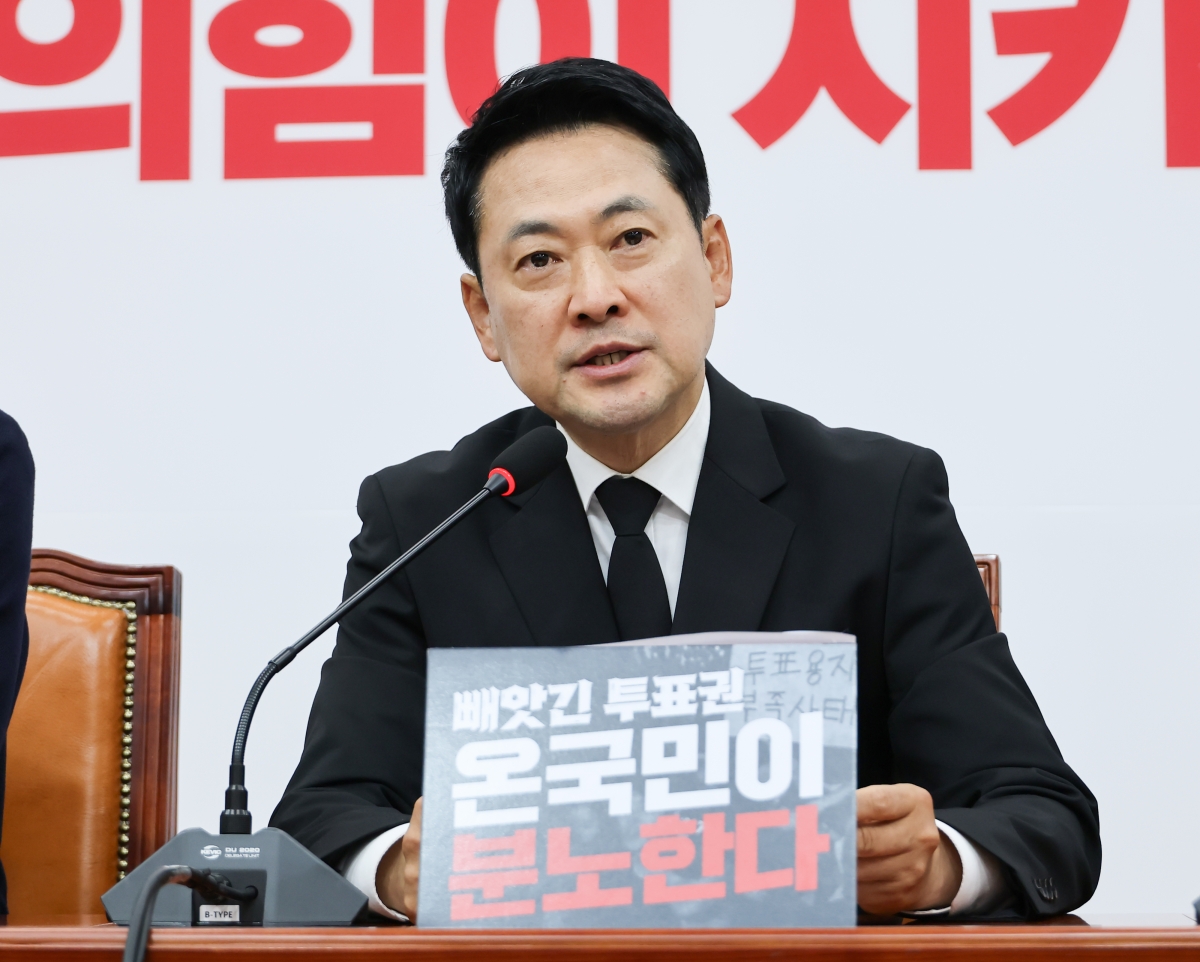 국민의힘 장동혁 대표가 6일 오전 국회에서 열린 긴급 최고위원회의에서 6·3 지방선거에서 불거진 투표용지 부족 사태와 관련해 발언하고 있다. 2026.6.6 연합뉴스
