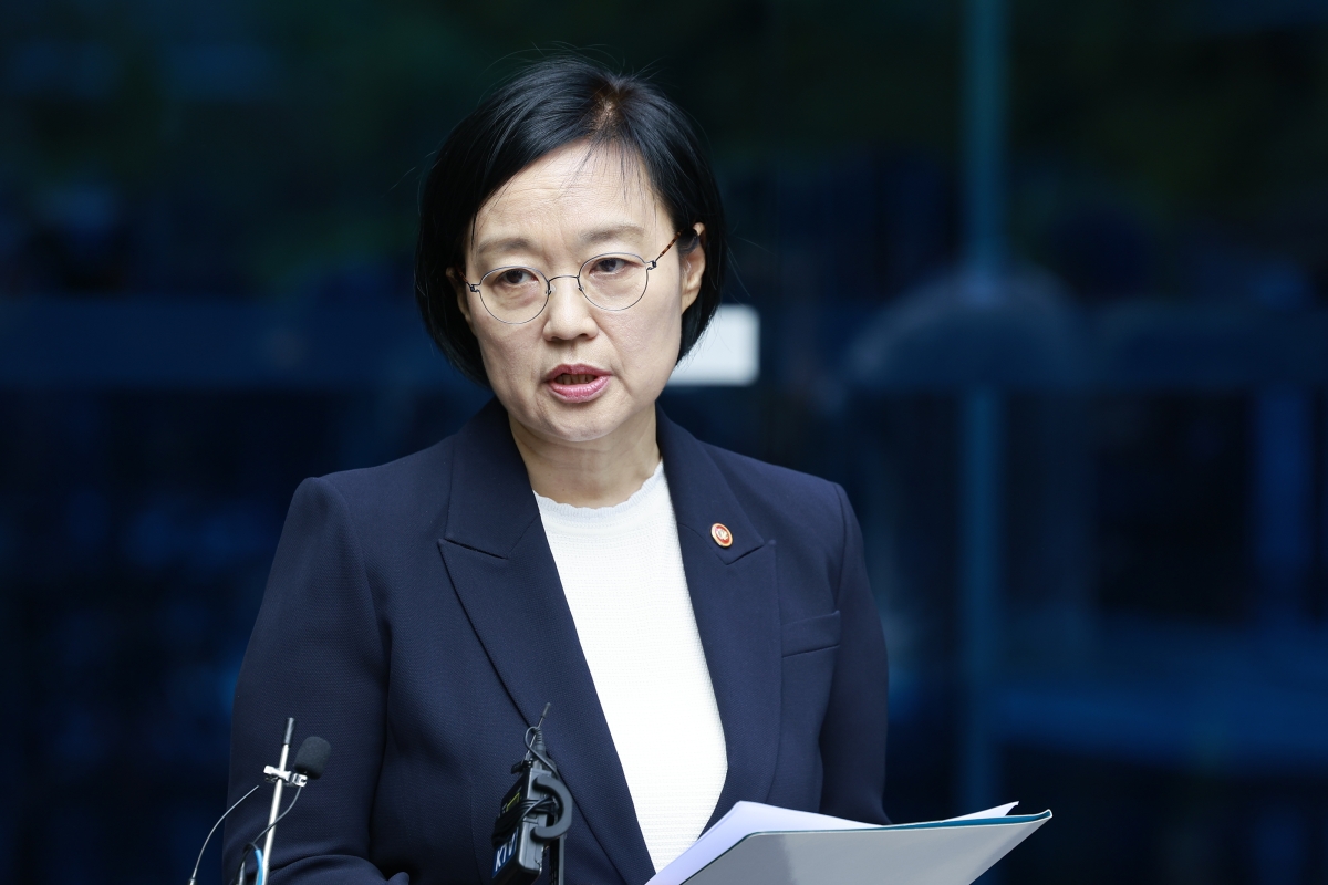 한성숙 국무총리 후보자가 8일 오전 인사청문회 준비 사무실인 서울 종로구 금융감독원 연수원에 들어서며 지명 소감을 밝히고 있다. 2026.6.8 뉴스1