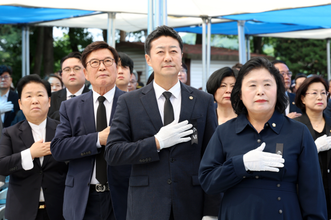 경기도의회 김진경 의장, 제71회 현충일 추념식서 순국선열 넋 기려