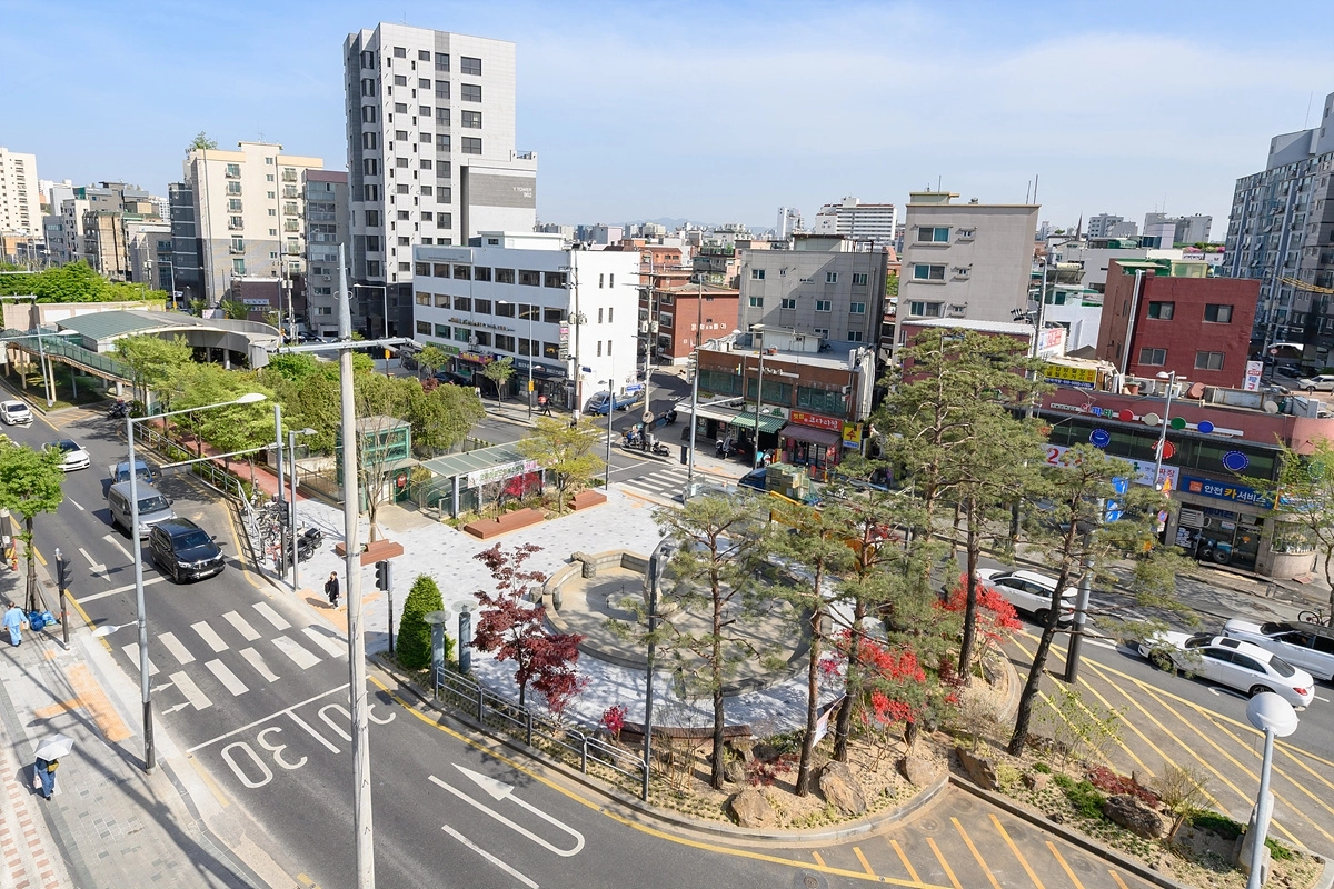 서울 양천구 신월동 으뜸가로공원에 ‘사이정원’ 이 조성된 모습. 양천구 제공