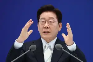 李대통령 “선거결과, 국민들의 경고…이길 곳 졌다면 성공 아냐”