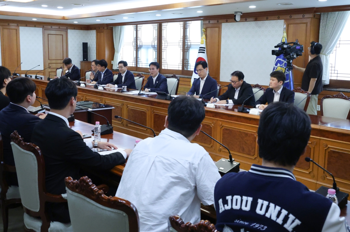 지방선거 관리 관련 대학생과의 간담회, 발언하는 김민석 국무총리