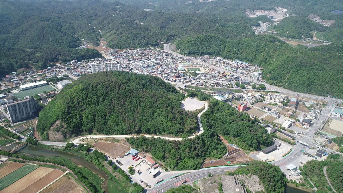 단양군 매포 매화공원 일대 전경. 단양군 제공.