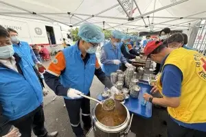 포스코·공급사 임직원, 포항 무료급식소 식기 교체…“지역사회 동반자”
