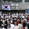 [속보] 잠실 개표소 시위서 女신체 불법 촬영한 남성…현행범 체포