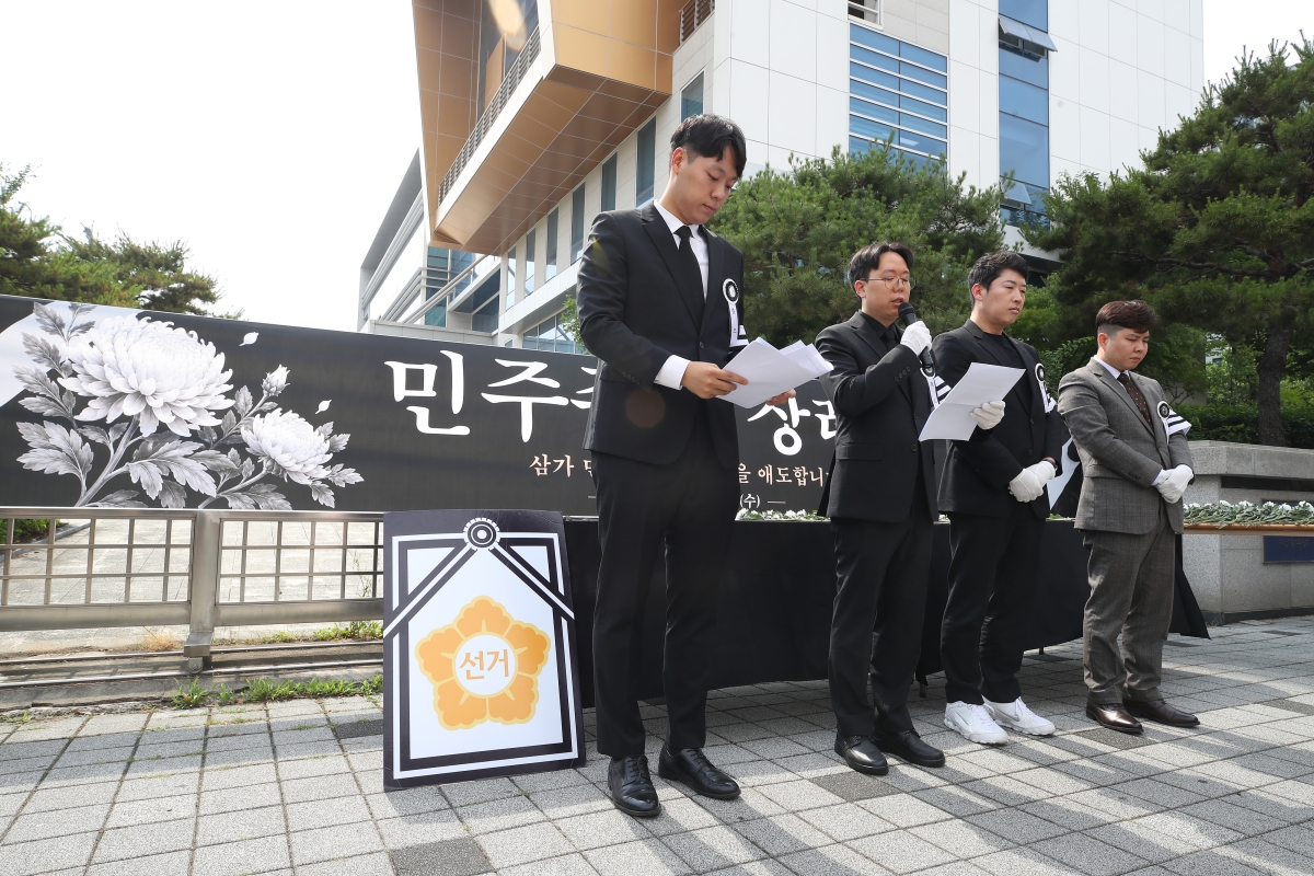 ‘투표용지 부족사태’ 기초의원 당선인도 재선거 요구