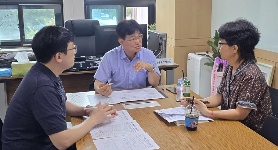 사전 점검회의에서 발언중인 김용일 위원장. 서울시의회 제공