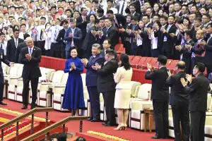 시진핑 환영 북한 공연에 판다곰…딸 주애는 안 보여