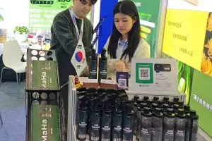 버려진 플라스틱의 변신… 미생물로 친환경 비료 만드는 엠씨이