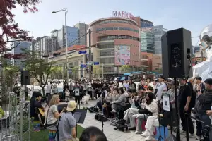 점심 시간엔 금천구 G밸리에서 버스킹을