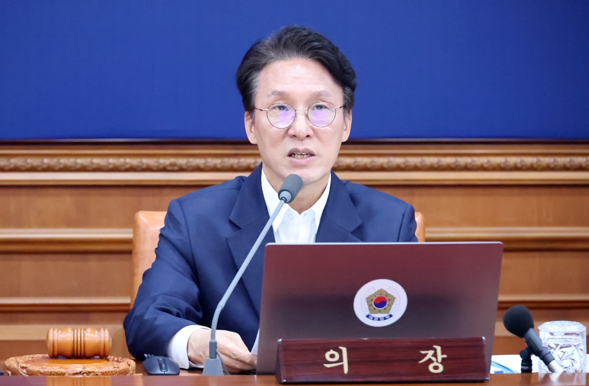 국무회의 겸 비상경제점검회의 주재하는 김민석 국무총리     (서울=연합뉴스) 안정원 기자 = 김민석 국무총리가 9일 오전 서울 종로구 정부서울청사에서 열린 국무회의 겸 비상경제점검회의에서 발언하고 있다. 2026.6.9     jeong@yna.co.kr