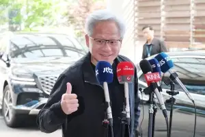 “주식 싸게 살 기회”라는 젠슨 황…“위험할 정도로 낙관적” 경고