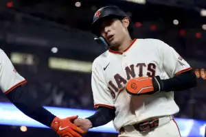 ‘4안타 폭발’ 약점 없는 이정후, 타율 1위 보인다…韓 타자 신기록도 눈앞