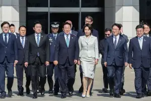 정청래 빠진 李 순방 환송식… ‘당권 도전’ 김 총리가 채웠다