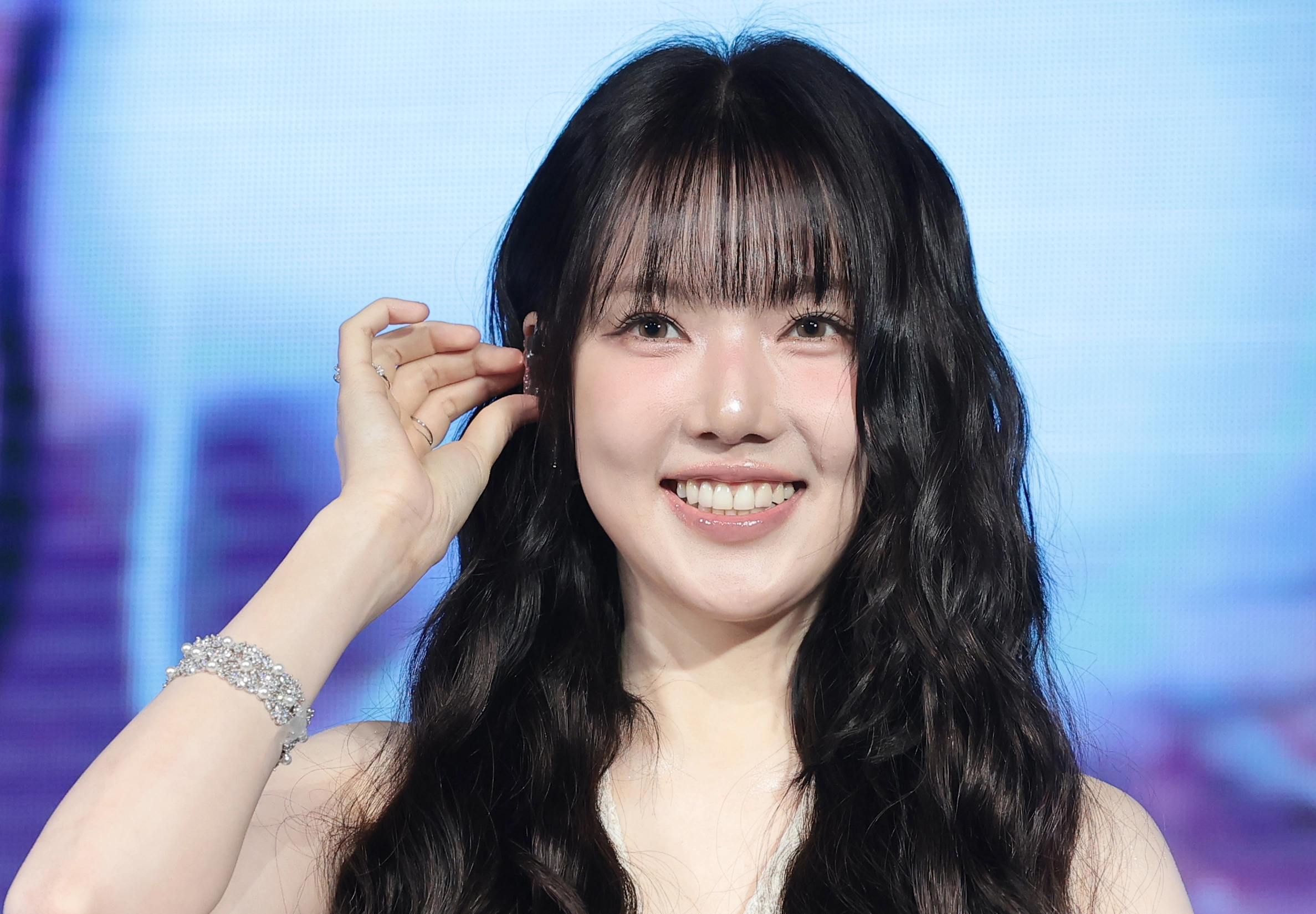 가수 예린이 9일 서울 마포구 홍대 롤링홀에서 열린 네 번째 미니 앨범 ‘REACH YOU’(리치 유) 발매 쇼케이스에서 포즈를 취하고 있다. 2026.6.9.<br>뉴스1