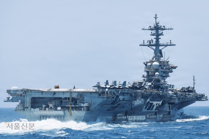 미 해군 항공모함 USS 에이브러햄 링컨(CVN-72)이 이란에 대한 미국의 해상 봉쇄 작전을 지원하며 아라비아해를 항해하고 있다. CENTCOM X 캡처