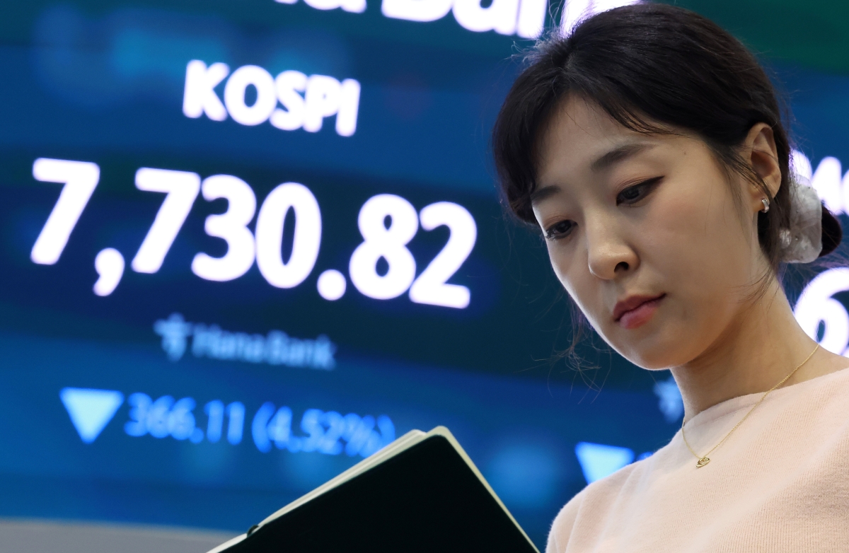 코스피, 4.52% 하락한 7730.82 마감