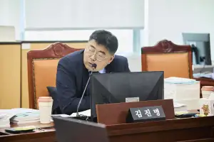 김진명 경기도의원, 가사지원사업 졸속 종료 질타…“만족도 4.49점인데 무책임하게 폐기”