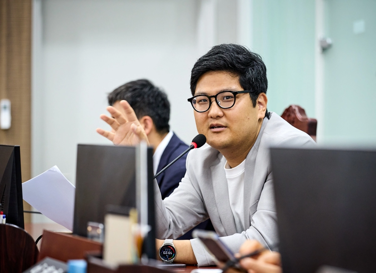 오창준 의원이 10일 열린 ‘2025회계연도 경기도 결산 심사’에 참석해 균형발전기획실 및 평화협력국을 대상으로 질의하고 있다. (사진=경기도의회)