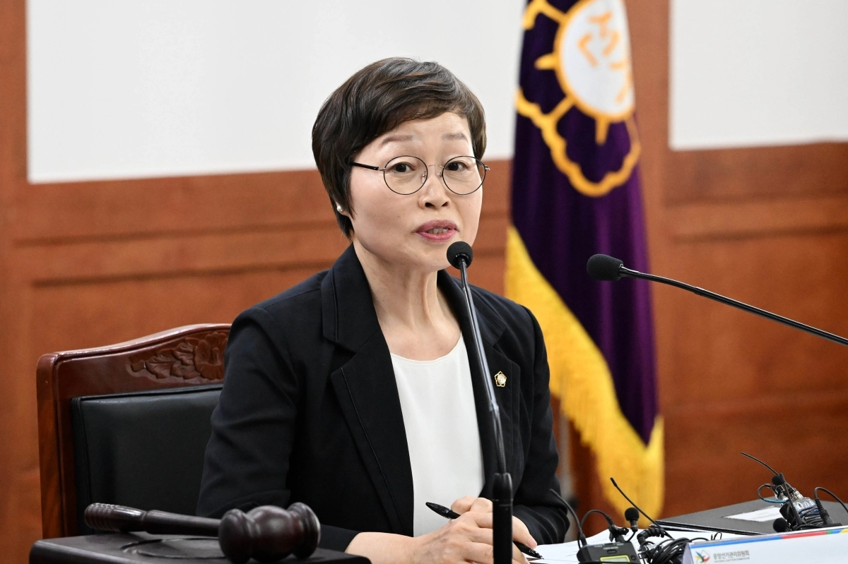 10일 중앙선관위 과천청사에서 열린 ‘투표용지 부족사태 진상규명위원회 제1차 위원회의’에서 조현욱 위원장이  발언하고 있다. 2026.6.10 홍윤기 기자