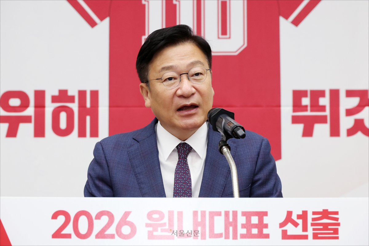 정점식 국민의힘 신임 원내대표가 10일 국회에서 열린 의원총회에서 원내대표로 선출된 뒤 당선 소감을 밝히고 있다. 안주영 전문기자